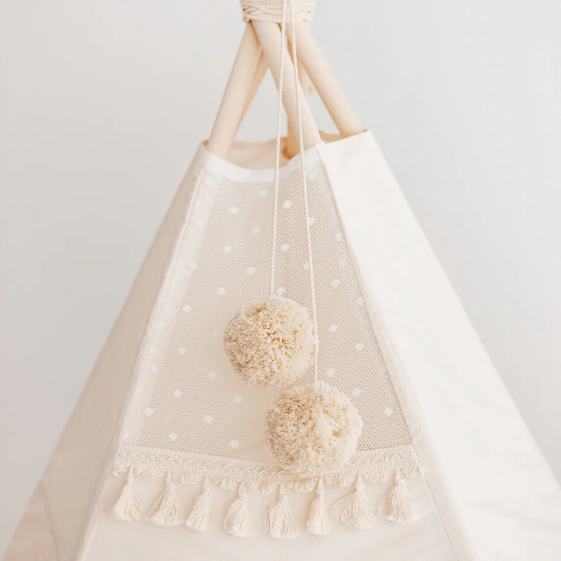 Tipi extra Large avec décorations à pompons