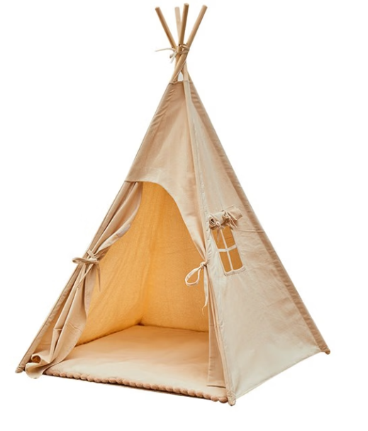 Tipi A enfant avec tapis avec guirlandes
