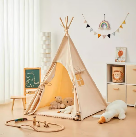 Tipi A enfant avec tapis avec guirlandes