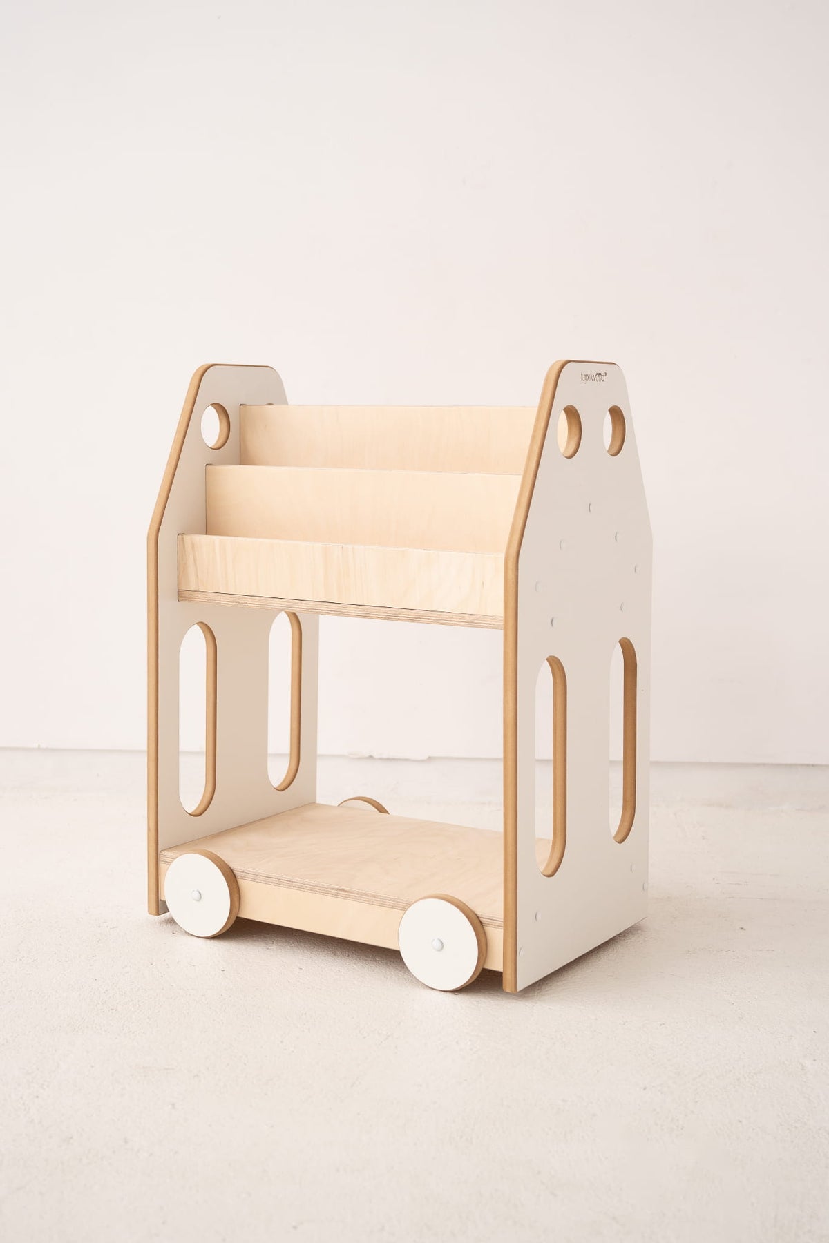 Bibliothèque voiture Montessori